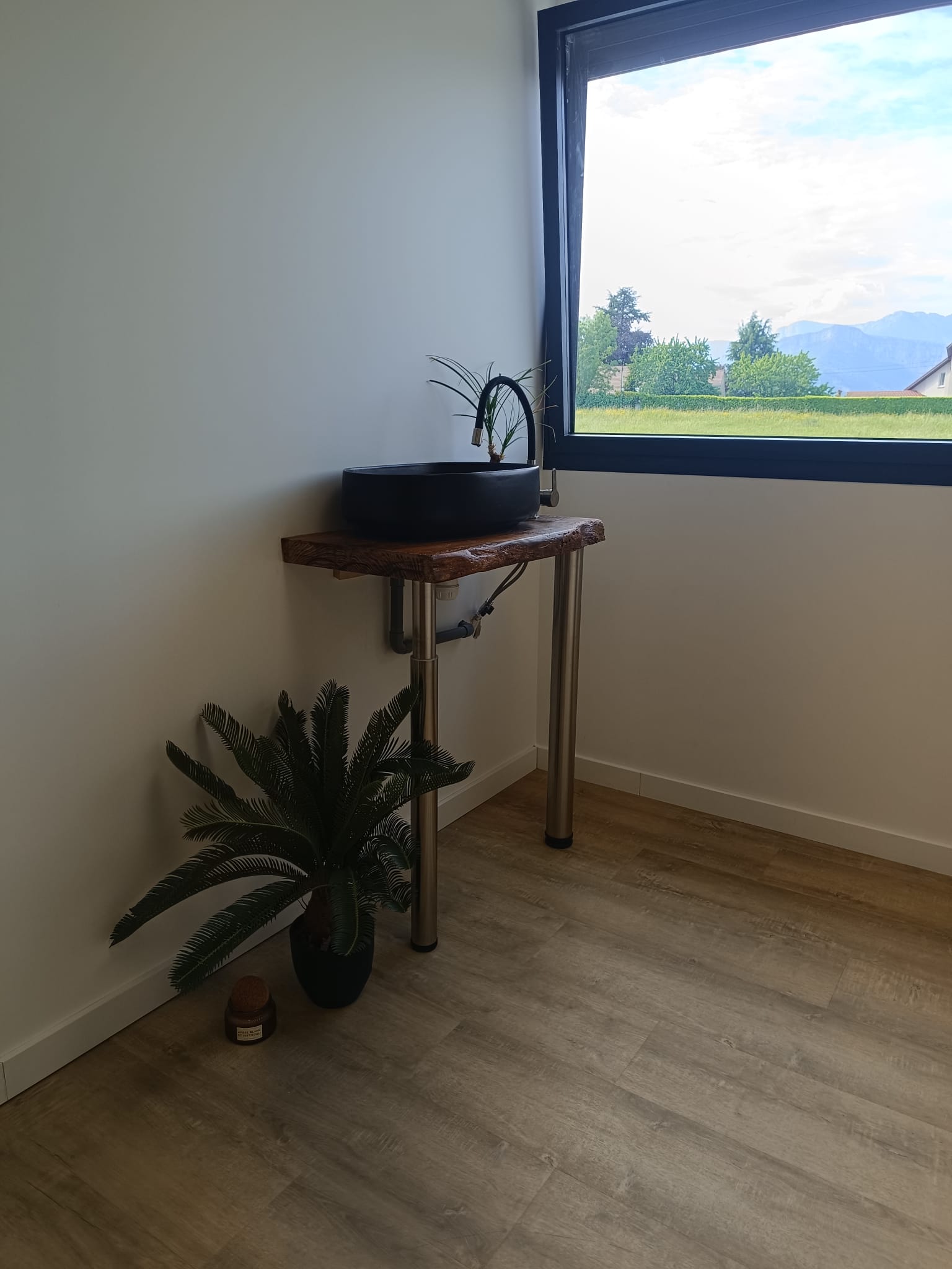 Point d'eau et meuble vasque du bureau 16A